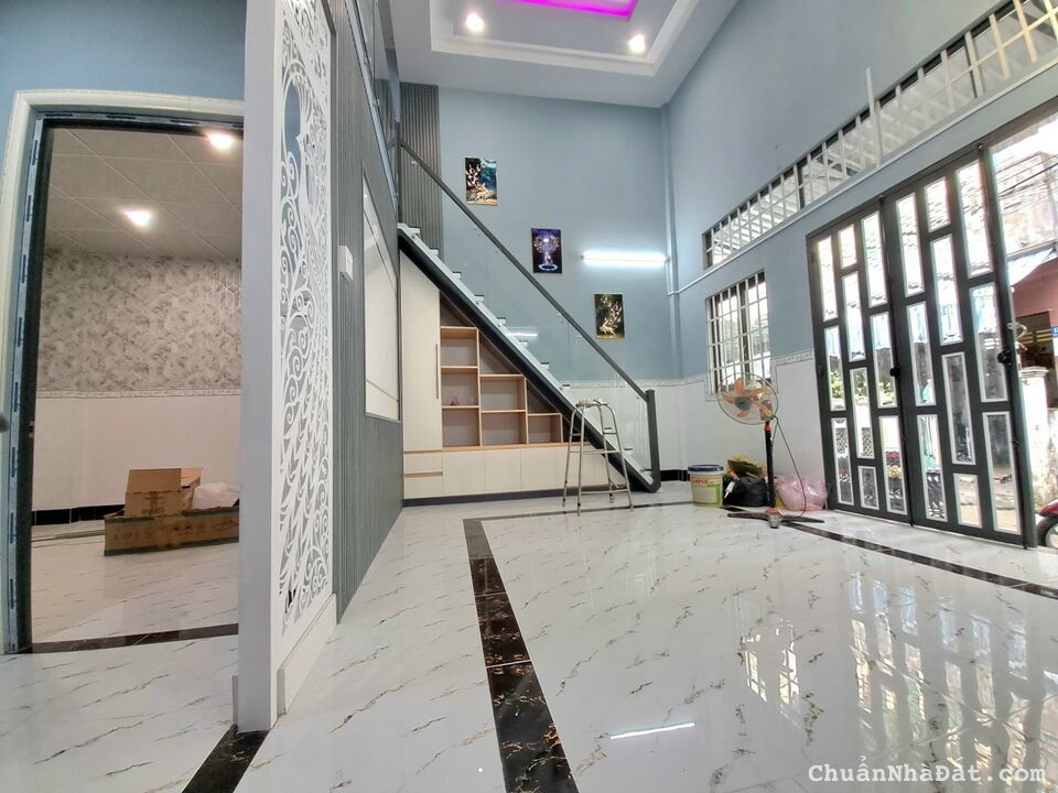 ĐI LÀM XA NÊN CẦN BÁN LẠI NHÀ MẶT PHỐ NỘI Ô HẬU GIANG.