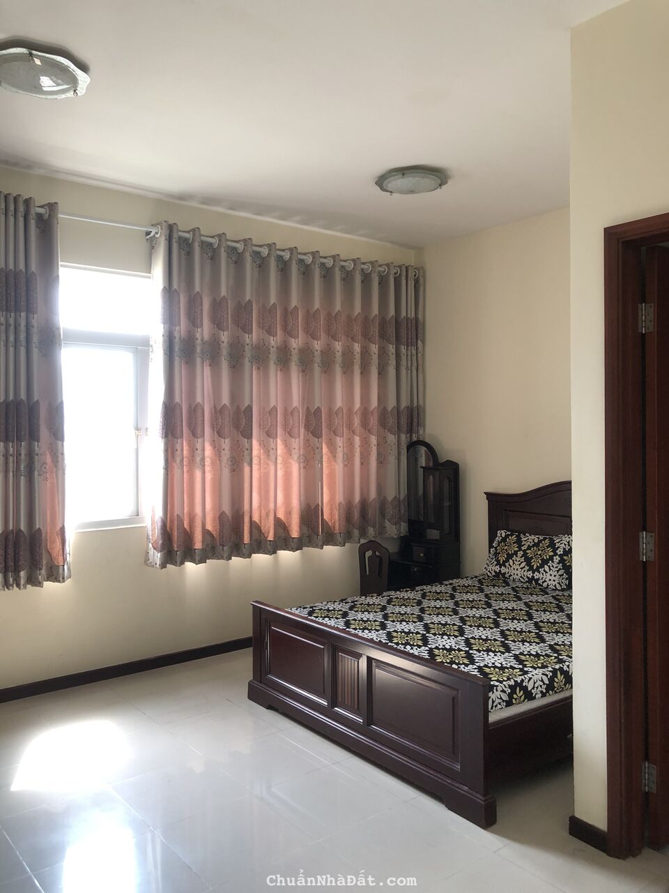 Cần cho thuê gấp căn hộ Tản Đà, Quận 5, Dt : 78 m2, 2PN, 2WC, Giá : 13 tr/th,