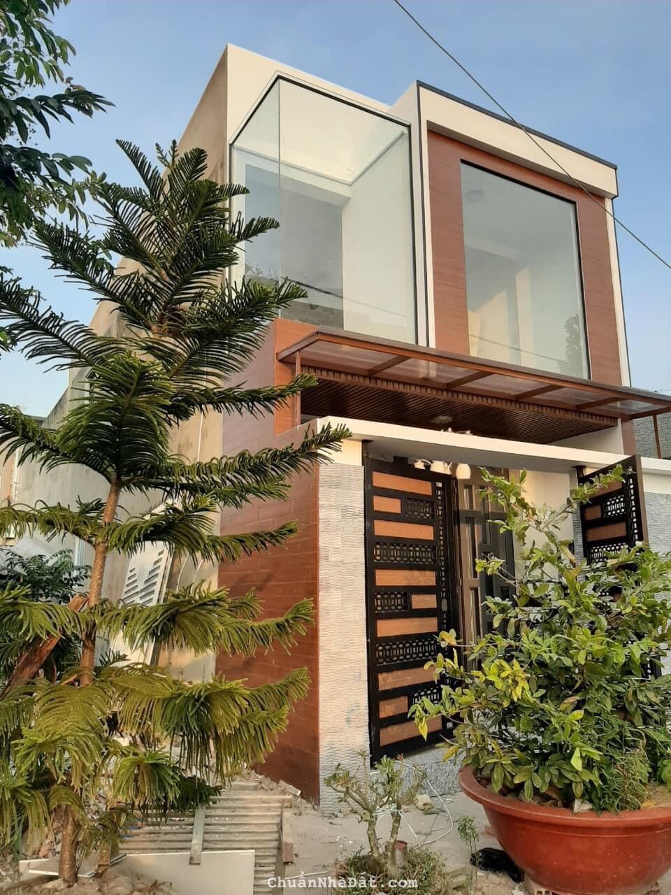 Một ngôi nhà nầm ngay mặt tiền Quốc lộ 1A giá siêu hấp dẫn.