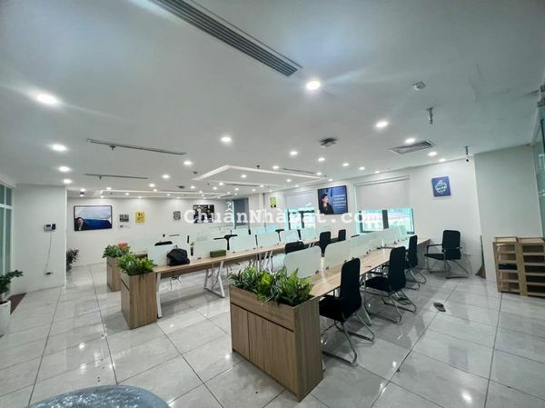 Chính chủ cho thuê văn phòng cực đẹp tại phố Thái Hà, Đống Đa siêu rẻ 20tr