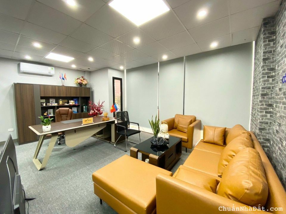 Chính chủ cho thuê văn phòng, MBKD tại Hoàng Đạo Thúy, tòa mới, thiết kế thông sàn 200m2 chỉ 40tr