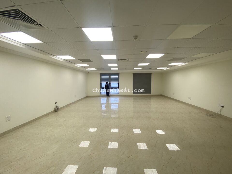 Cho thuê MBKD, văn phòng mặt phố đường Hoàng Ngân 140m2 chỉ 40 triệu/tháng, tòa mới xây dựng