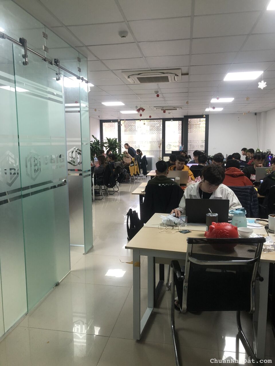 Chính chủ cần cho thuê văn phòng tại Hoàng Quốc Việt 140m2 chỉ 30tr