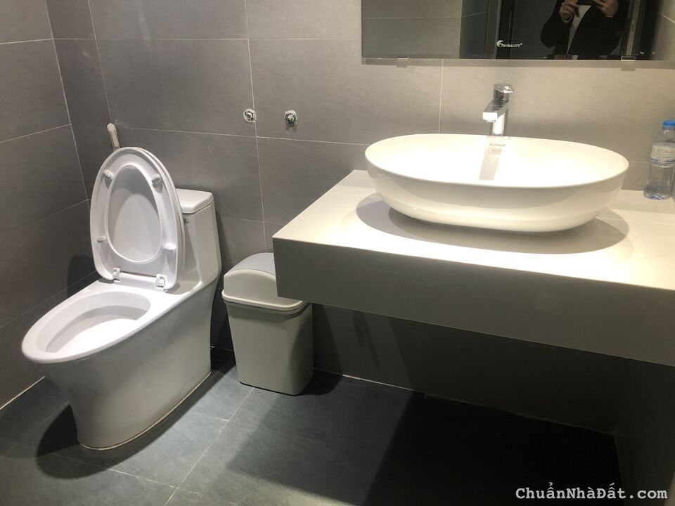 Chính chủ cần cho thuê văn phòng tại Hoàng Quốc Việt 140m2 chỉ 30tr