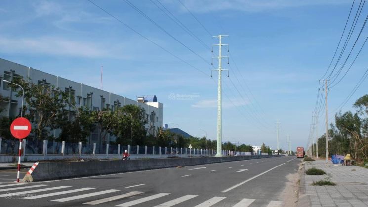 Bán Nhanh Lô Đất Đối Diện Chợ - Gần KCN Tam Thăng - Giá 960Triệu - Sổ sẵn công chứng ngay Bán Nhanh Lô Đất Đối Diện Chợ - Gần KCN Tam Thăng - Giá 960Triệu - Sổ sẵn công chứng ngay