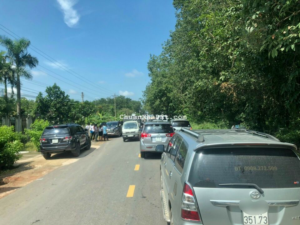 Cần tiền bán gấp lô đất thổ cư 322m2, chỉ 2,4tr/m2, sổ hồng riêng, đường ô tô 10m, gần sông La Ngà