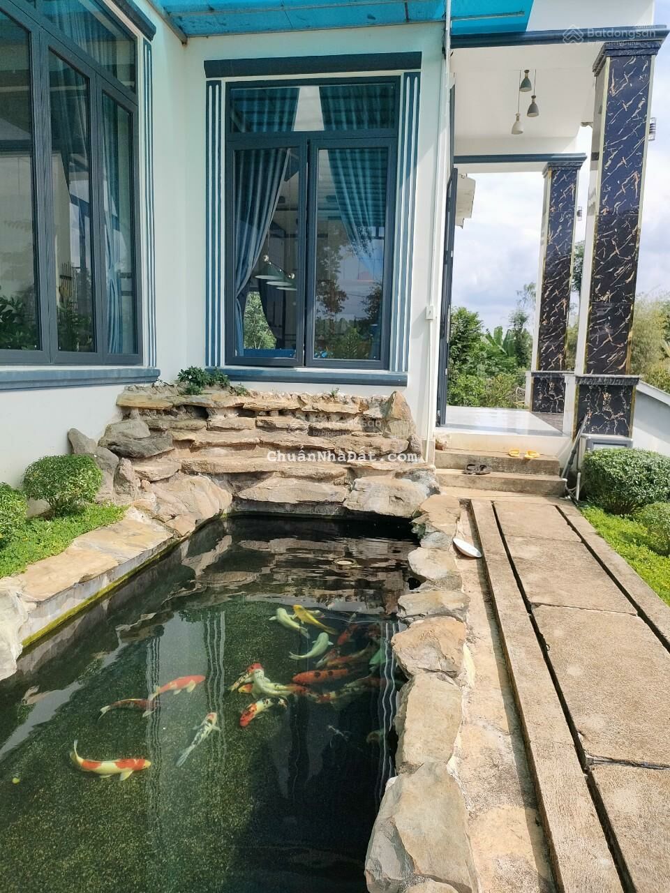 Chính chủ bán gấp nhà vườn mái Thái 200m2, hồ cá koi chưa đến 3 triệu/m2 ngay trung tâm xã Phú Túc