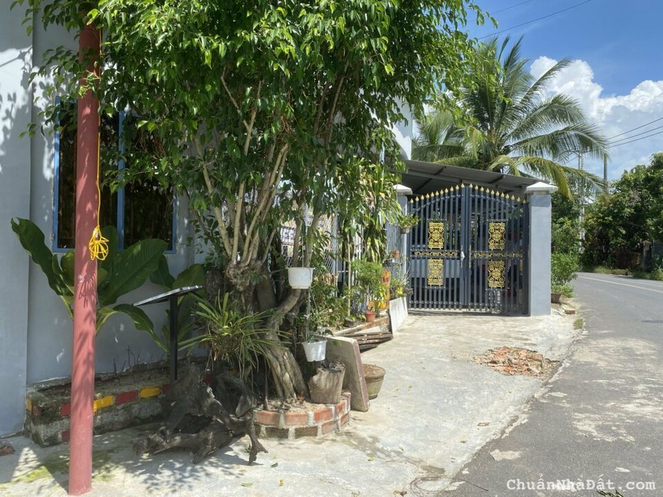 Bán gấp nhà lô gốc MT Quang Trung, Khánh Vĩnh, Khánh Hoà. Giá 3,5 tỷ/324m2. Sổ riêng ngay Thị Trấn