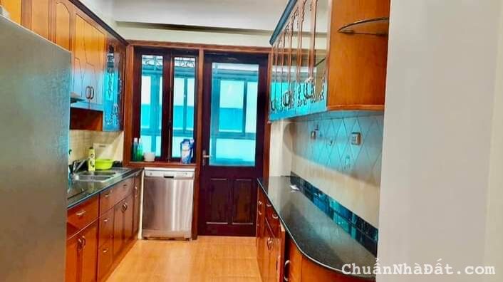 Bán chung cư Dương Đình Nghệ Cầu Giấy 122m giá 6.1 tỷ, căn góc, tầng trung, full nội thất