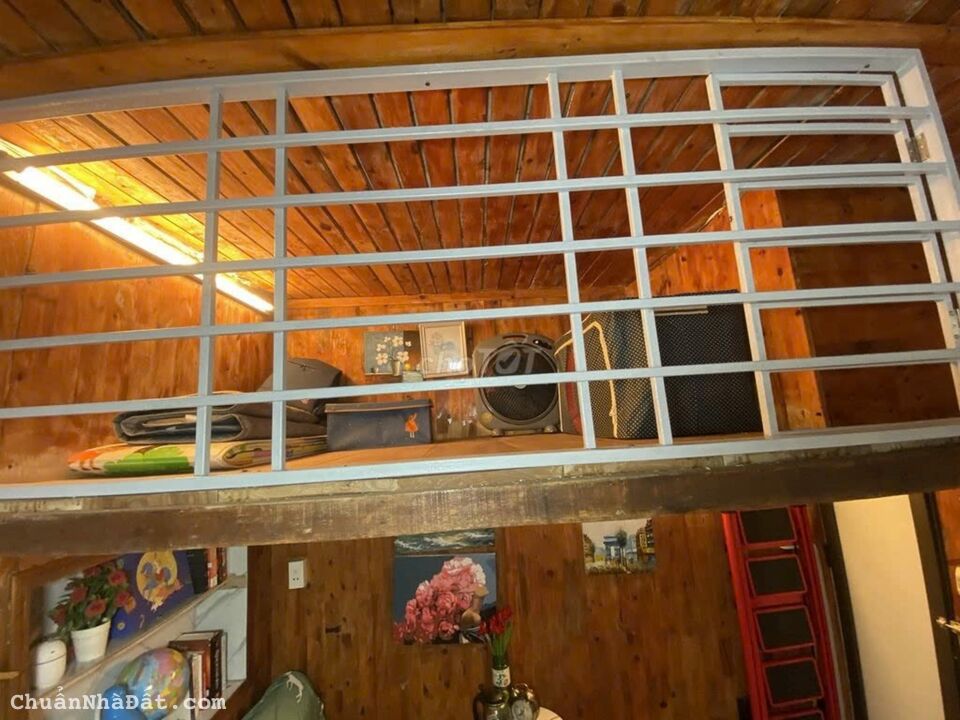 Cần bán căn hộ TT phố 8/3, Hai Bà Trưng 25m, nhà đẹp, tặng nội thất giá 900 triệu