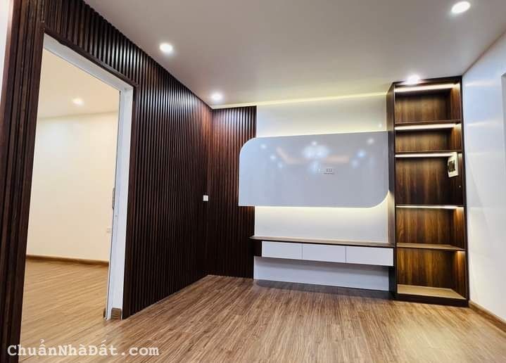 Bán tập thể Đồng Xa Mai Dịch Cầu Giấy DTSD 78m giá 2.75 tỷ, nhà đẹp, lô góc, ngõ ô tô