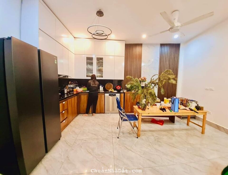 Bán nhà Nguyễn Ngọc Vũ, Cầu Giấy NHÀ ĐẸP Ở NGAY 35m x 5T x 4.5 tỷ 0343564283