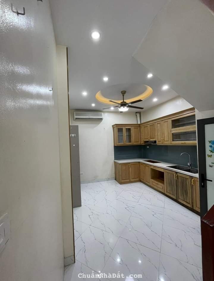 Bán nhà riêng Dịch Vọng Cầu Giấy 36m x 5T giá 7.85 tỷ, nhà đẹp, 2 thoáng, ngõ rộng, online