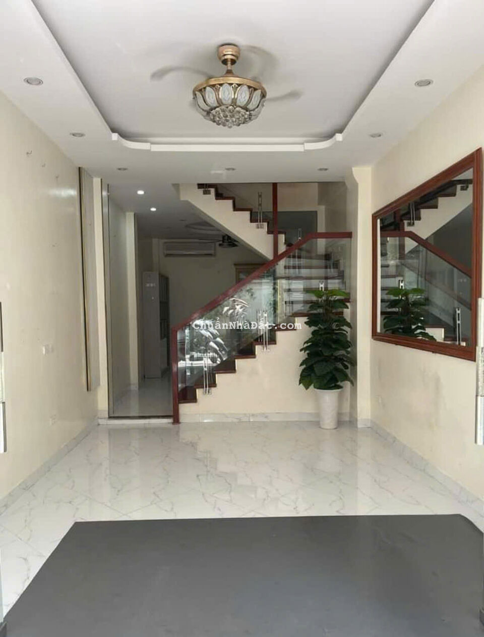 Bán nhà Dịch Vọng Cầu Giấy 36m x 5T giá 7.85 tỷ, nhà đẹp 2 thoáng, 15m ô tô tránh