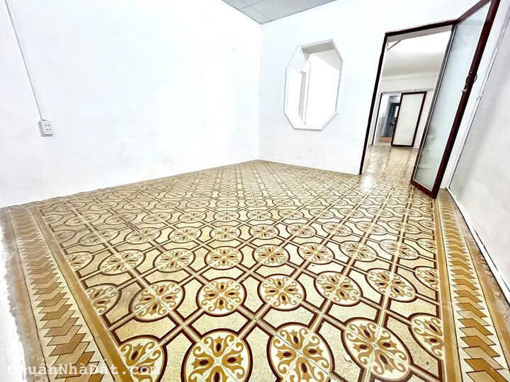 Cần bán căn tập thể tầng 1 tại Hồ Tùng Mậu Bắc Từ Liêm 80m, tầng 1, ô tô giá 3.45 tỷ