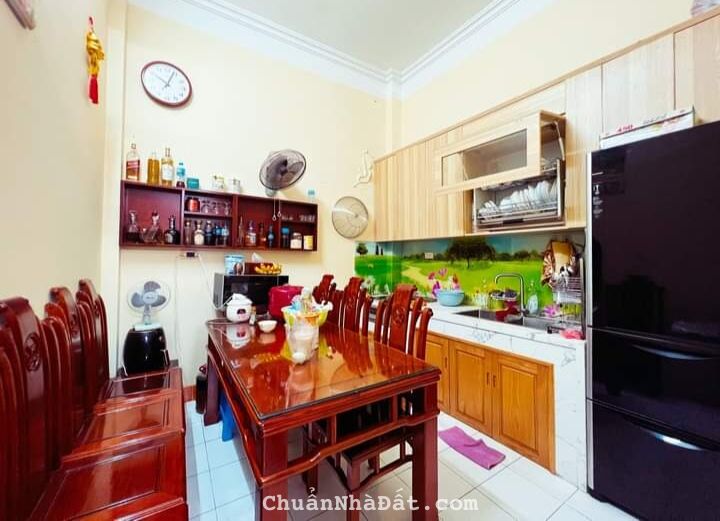 Nhà đẹp lô góc, ngõ nông 5m ra ô tô 36m giá 4.99 tỷ Phạm Văn Đồng Cầu Giấy