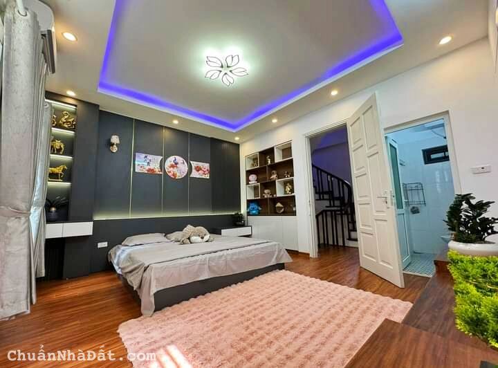 Nhà đẹp ở ngay Trần Thái Tông Cầu Giấy 34m x 5T, full nội thất Nhà đẹp ở ngay Trần Thái Tông Cầu Giấy 34m x 5T, full nội thất