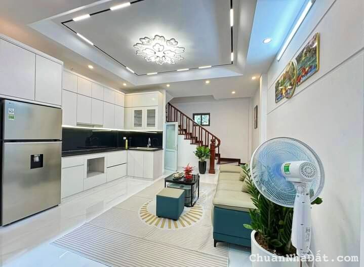 Nhà đẹp ở ngay Trần Thái Tông Cầu Giấy 34m x 5T, full nội thất Nhà đẹp ở ngay Trần Thái Tông Cầu Giấy 34m x 5T, full nội thất