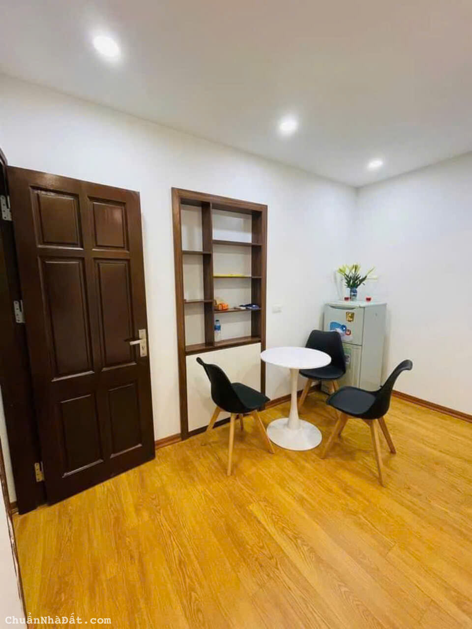 Cần bán căn hộ tập thể phố Vĩnh Hồ, Đống Đa DTSD 28m, tầng thấp giá 1.65 tỷ Cần bán căn hộ tập thể phố Vĩnh Hồ, Đống Đa DTSD 28m, tầng thấp giá 1.65 tỷ