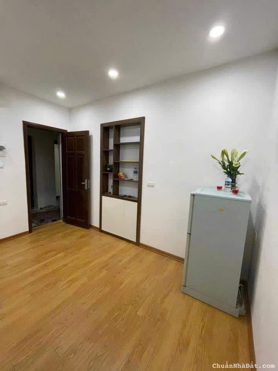 Cần bán căn hộ tập thể phố Vĩnh Hồ, Đống Đa DTSD 28m, tầng thấp giá 1.65 tỷ Cần bán căn hộ tập thể phố Vĩnh Hồ, Đống Đa DTSD 28m, tầng thấp giá 1.65 tỷ