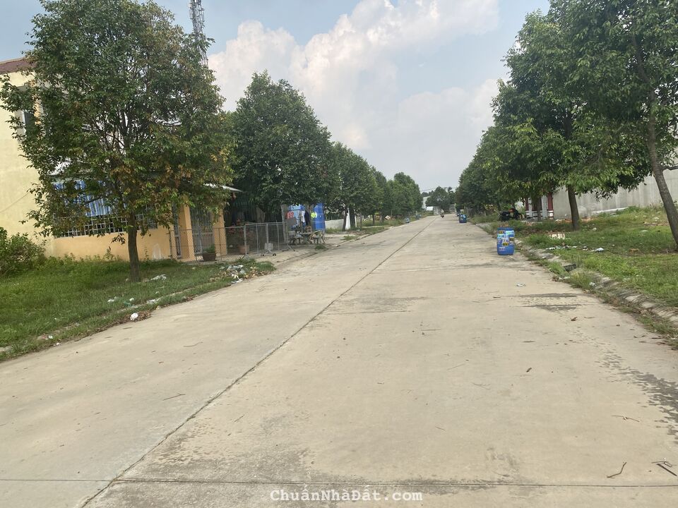 300m2 full thổ cư, chính chủ cần bán gấp giá rẻ 2 tỷ 800tr , đất nằm tại khu đô thị Mỹ Phước 3