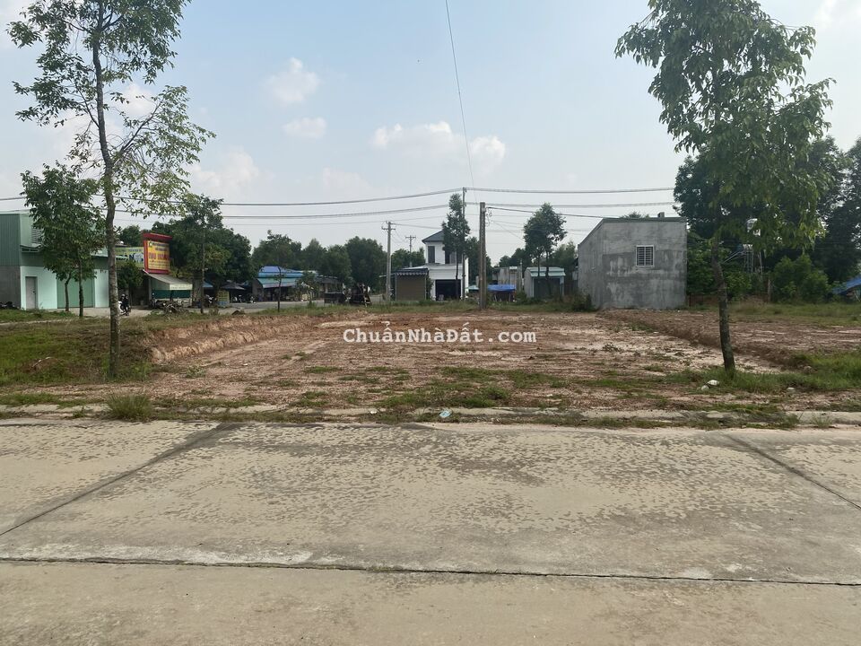 300m2 full thổ cư, chính chủ cần bán gấp giá rẻ 2 tỷ 800tr , đất nằm tại khu đô thị Mỹ Phước 3