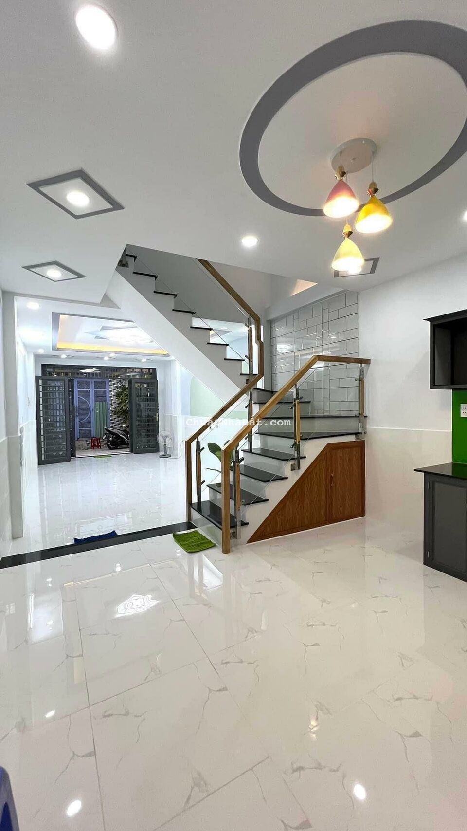 Bán nhà 1 trệt 1 lầu, 5x20, chỉ 1 tỷ 250, tại Chợ Long Cang.