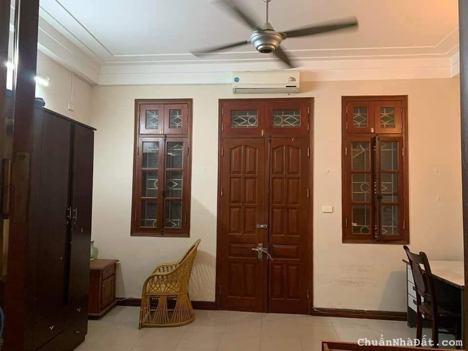 Nhà phân lô cán bộ Nguyễn Khang 75m2 3 tầng giá 9.5 tỉ TL