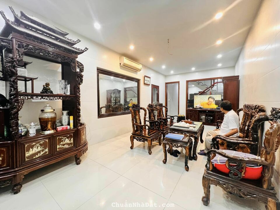 Bán nhà mặt phố quận Hai Bà Trưng, khu VIP. 100m2 gara ô tô. Giá 13.5 tỷ