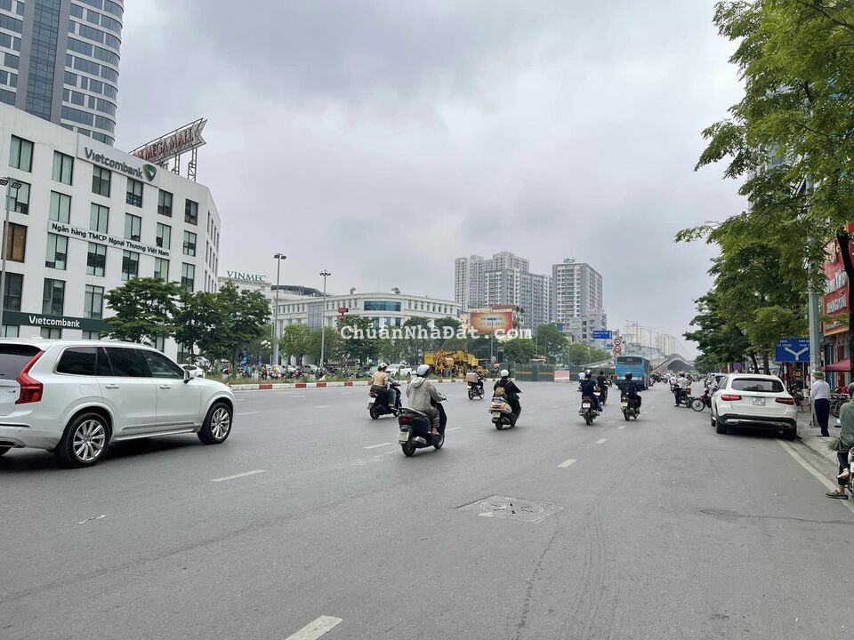 Bán nhà hơn 15 năm chưa sửa. Ồn ào phức tạp. 4.5 tỷ