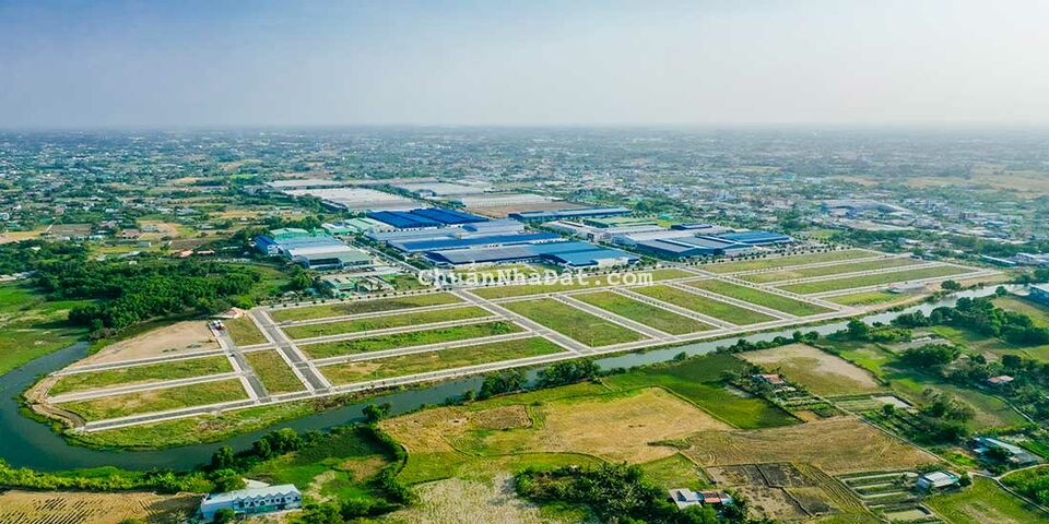 Chỉ với 760TR sở hữu ngay lô đất cách chợ Bình Chánh 5p di chuyển! Chỉ với 760TR sở hữu ngay lô đất cách chợ Bình Chánh 5p di chuyển!