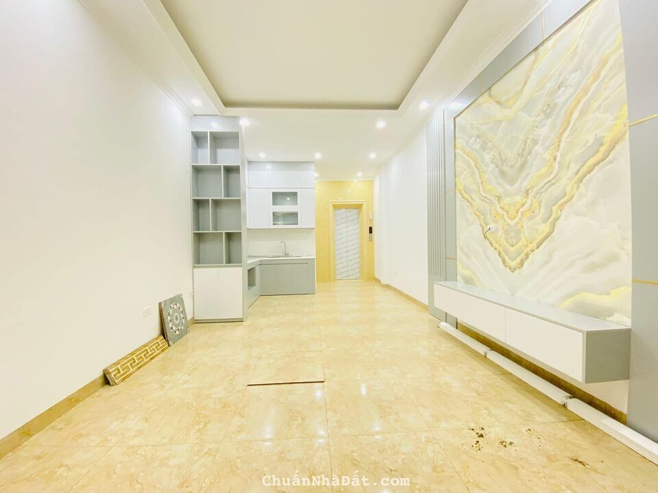 BÁN NHÀ CẦU GIẤY 40M2-NHÀ MỚI-OTO-THANG MÁY-NỞ HẬU-GIÁ 6.2 TỶ