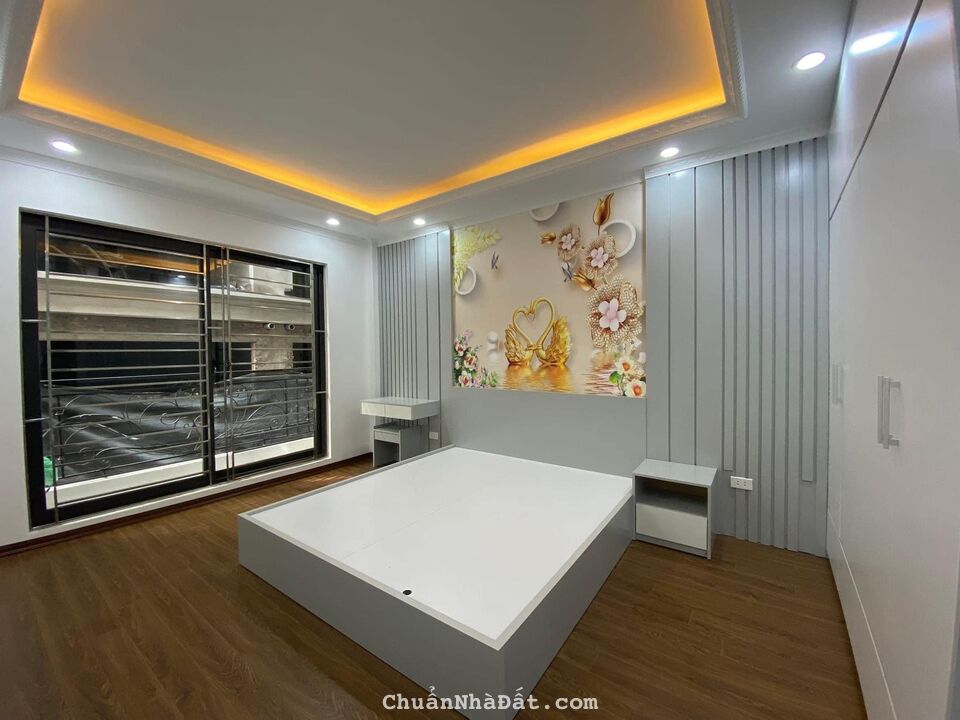 BÁN NHÀ CẦU GIẤY 40M2-NHÀ MỚI-OTO-THANG MÁY-NỞ HẬU-GIÁ 6.2 TỶ