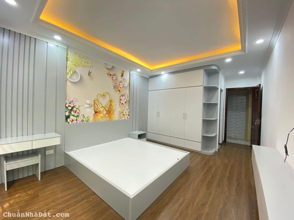 BÁN NHÀ CẦU GIẤY 40M2-NHÀ MỚI-OTO-THANG MÁY-NỞ HẬU-GIÁ 6.2 TỶ