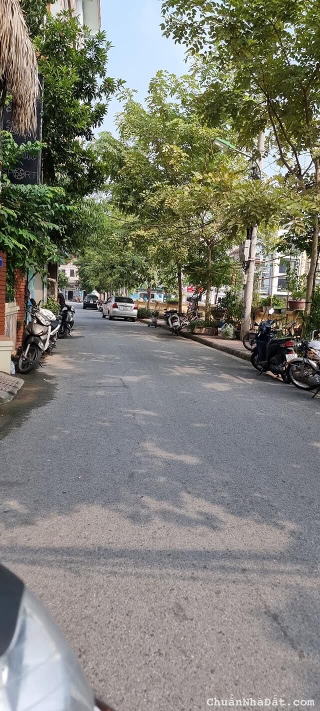 BÁN ĐẤT TẶNG NHÀ ĐỨC DIỄN 77M2-CẠNH HỒ-5M BÃI OTO-ĐẦU TƯ GIỮ TIỀN-GIÁ 4.8 TỶ