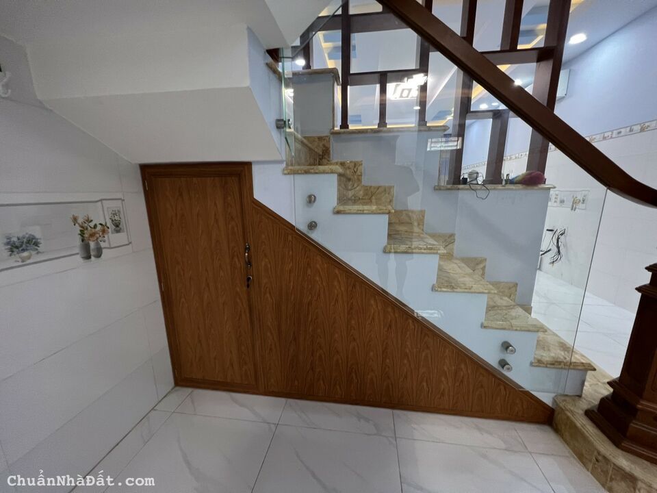 Chính chủ bán gấp nhà 2 MT Đường 16B, Bình Tân