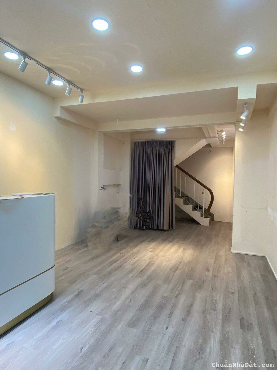 Cần Sang Gấp Nhà Số 128 Huỳnh Văn Bánh P11 Phú Nhuận,Ngang 4Mx10M,1 Trệt 3 Lầu 3PN 2WC