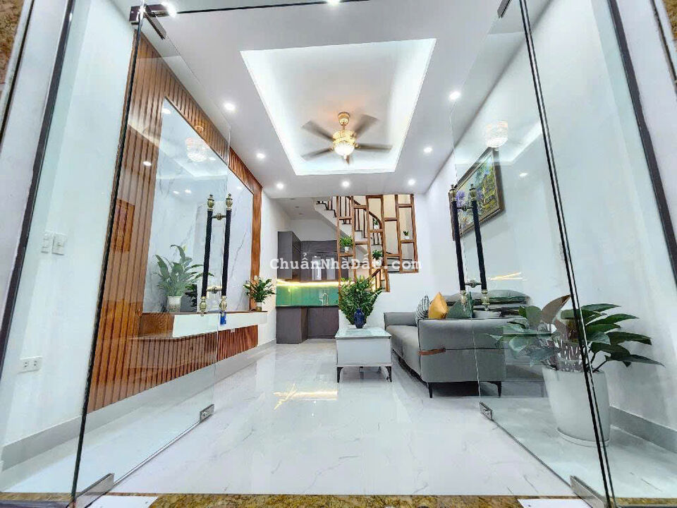 Chính chủ cần bán căn nhà 42m2 full nội thất giá chỉ nhỉnh 5 tỷ Lh 0972389786