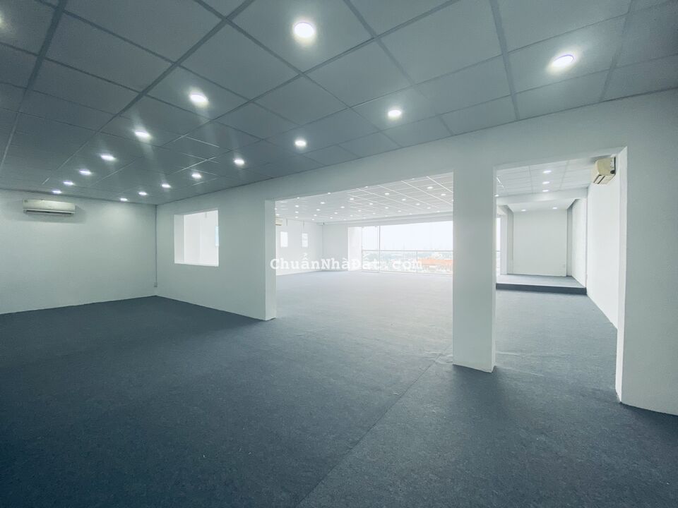 Văn Phòng Cho Thuê 155m2 giá chỉ 40tr/tháng - View kính, ban công thông thoáng tại Bình Thạnh