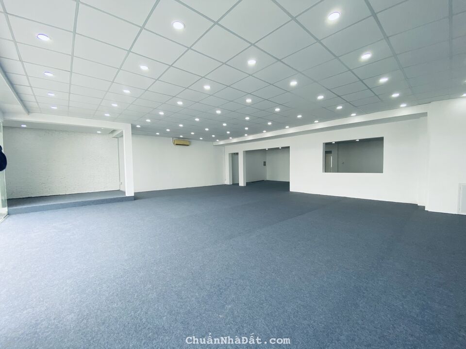 Văn Phòng Cho Thuê 155m2 giá chỉ 40tr/tháng - View kính, ban công thông thoáng tại Bình Thạnh