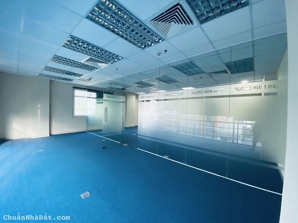 Văn phòng vị trí đẹp DT 100m2 View kính sáng sủa, tại TT Phú Nhuận