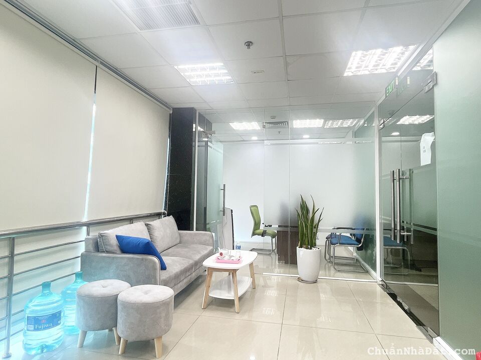 Chính chủ cho thuê sàn VP 90m2 view full kính đường Mai Thị Lựu, Q1