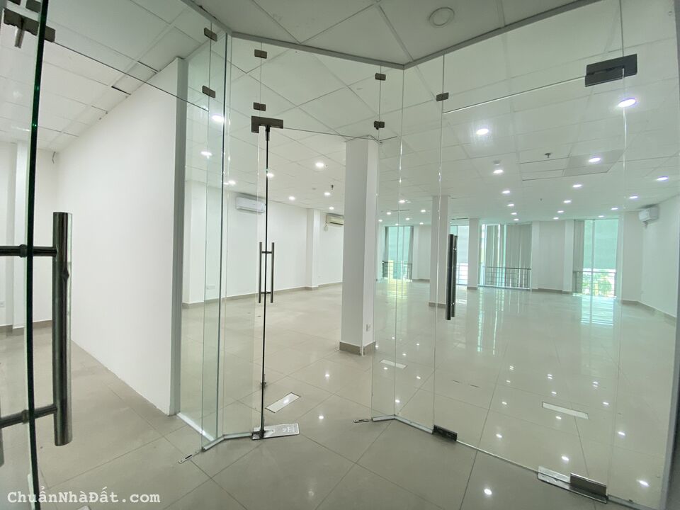 Cho thuê văn phòng 150m2 view kính đường Nguyễn Trung Trực, Q. Bình Thạnh