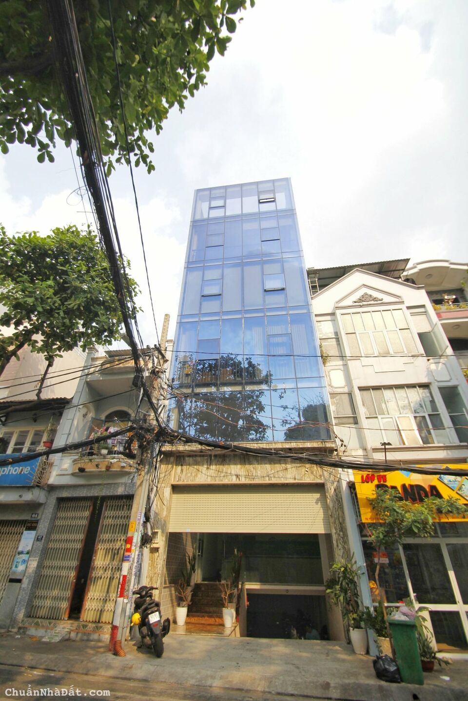 Cho thuê văn phòng view kính sang trọng 90m2 giá chỉ 17tr/tháng Núi Thành, Q Tân Bình Cho thuê văn phòng view kính sang trọng 90m2 giá chỉ 17tr/tháng Núi Thành, Q Tân Bình