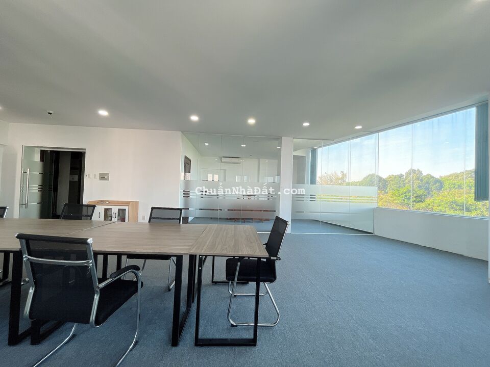 Cho thuê sàn VP 90m2 view kính sáng, nhiều cửa sổ thông tháng góc 2 MT khu sân bay Tân Sơn Nhất