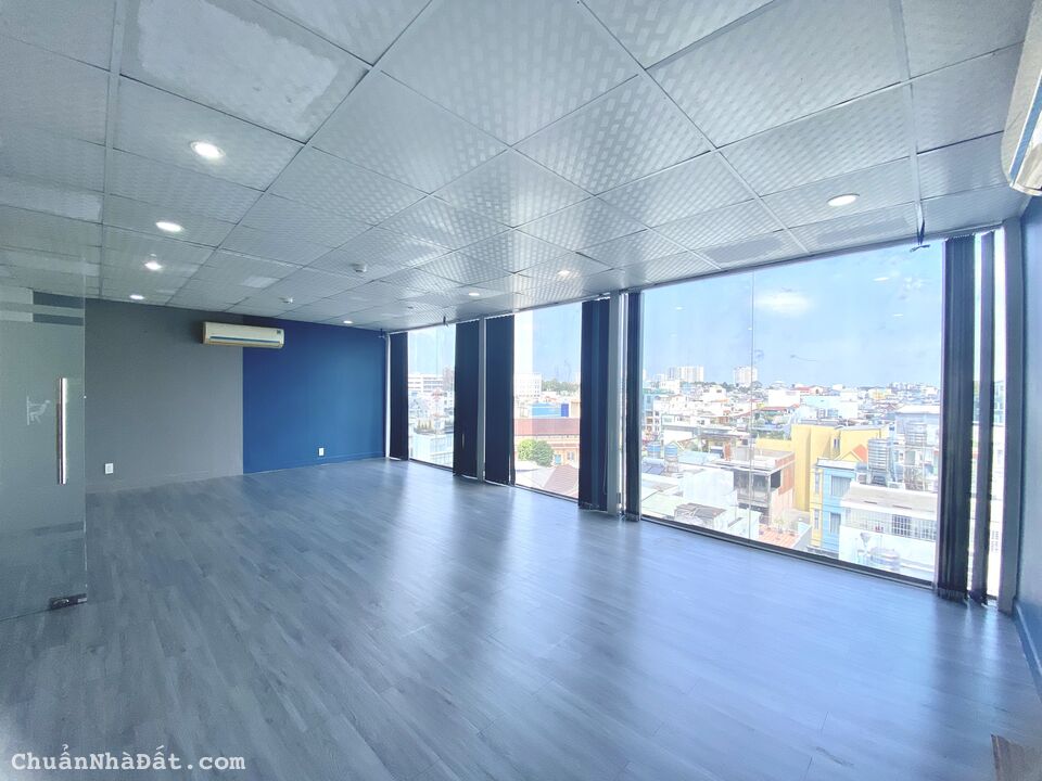 Cho thuê văn phòng sàn 40m2 nhỏ xinh view kính sáng trung tâm Phú Nhuận