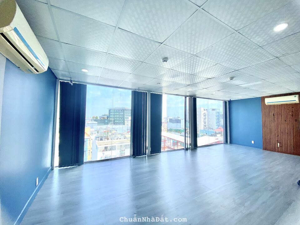 Cho thuê văn phòng sàn 40m2 nhỏ xinh view kính sáng trung tâm Phú Nhuận