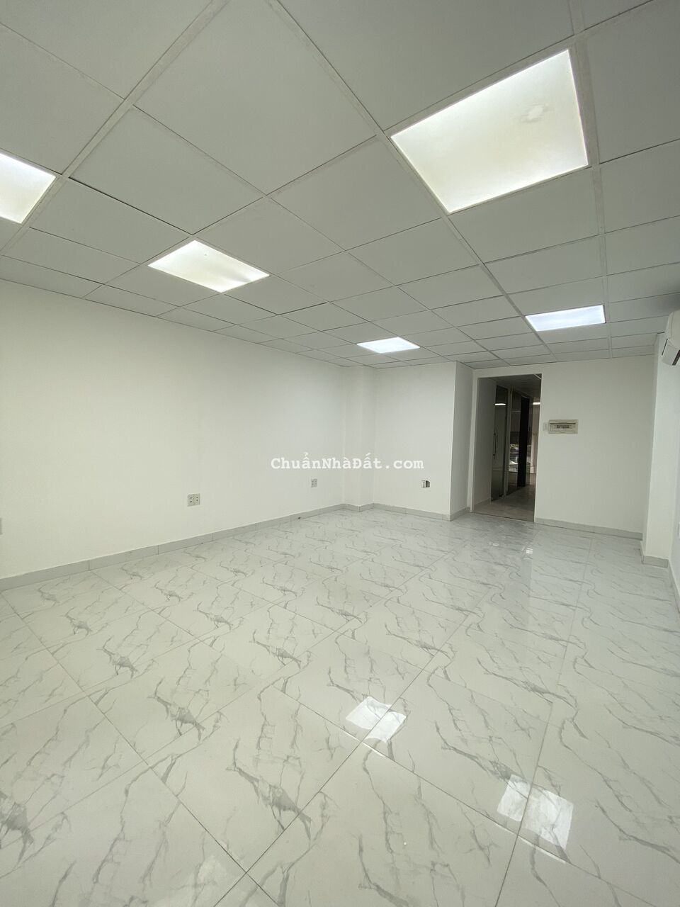 Cho thuê văn phòng nhỏ xinh 45m2, đường Trần Quang Diệu, Quận 3