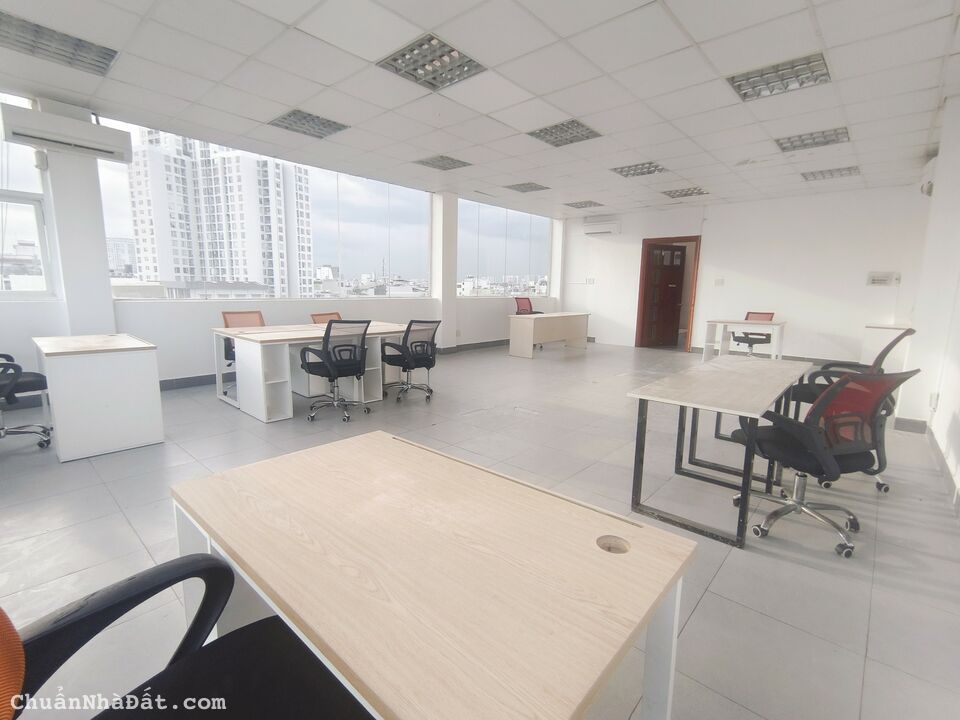 Cho thuê văn phòng view full kính 70m2 đường Trần Quang Khải, Quận 1