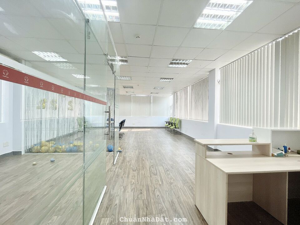 Cho thuê văn phòng sàn 95m2 view full kính Trần Quang Khải, Quận 1